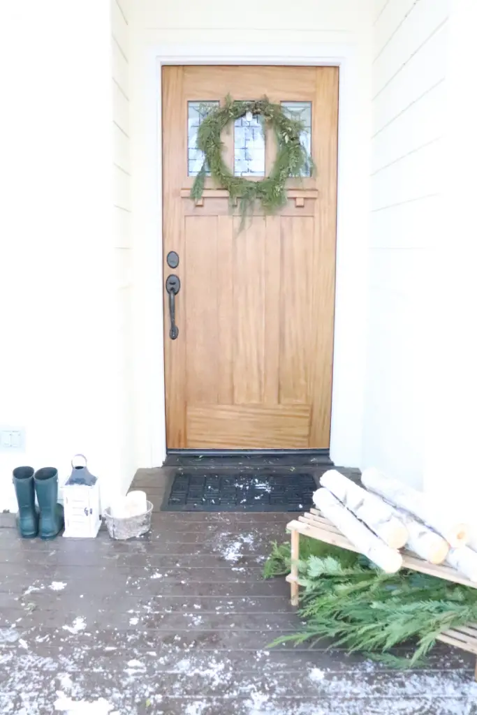 DIY green wreath, farmhouse entryway in the winter