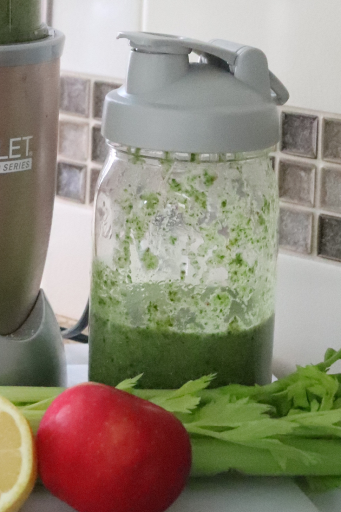 NEW! Nutribullet Ultra Blender Review & How To Make a Smoothie 