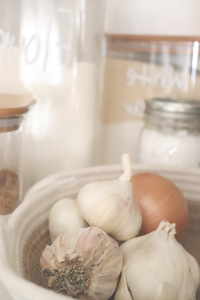 Farmhouse kitchen pantry organization how to organize your kitchen pantry minimalist kitchen pantry organization minimalist farmhouse kitchen simple farmhouse décor simple farmhouse organization modern farmhouse minimalist farmouse