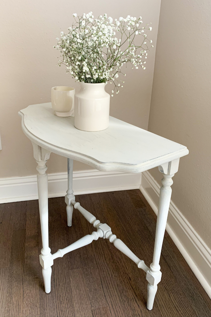 Learn how to refinish and paint an old wood farmhouse table with this simple tutorial. Uses milk paint! 

#diy #farmhouse #wood #refinish #white #projects #simple #cheap #easy #doityourself #sidetable #homedecor #livingroom #decor #paint 