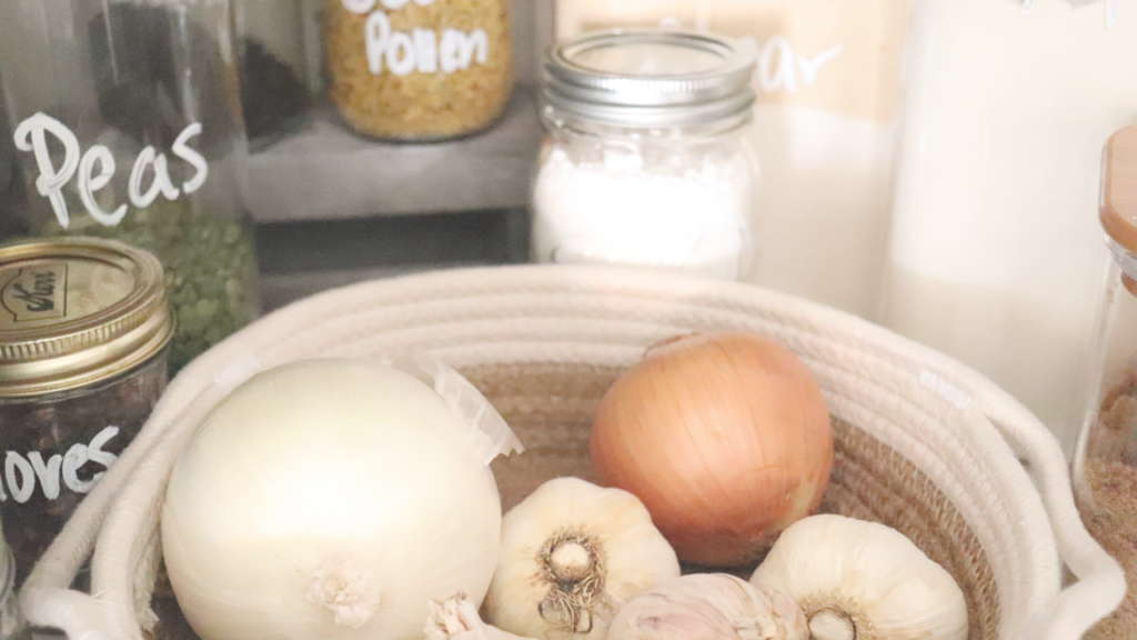 Farmhouse kitchen pantry organization how to organize your kitchen pantry minimalist kitchen pantry organization minimalist farmhouse kitchen simple farmhouse décor simple farmhouse organization modern farmhouse minimalist farmhouse storage ideas