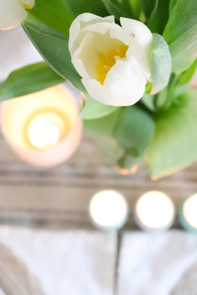 Spring tablescape ideas inspiration farmhouse simple table setting spring brunch ideas neutral colors shades of white 