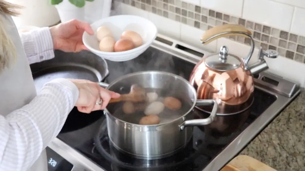 how to make hard boiled eggs on the stove 