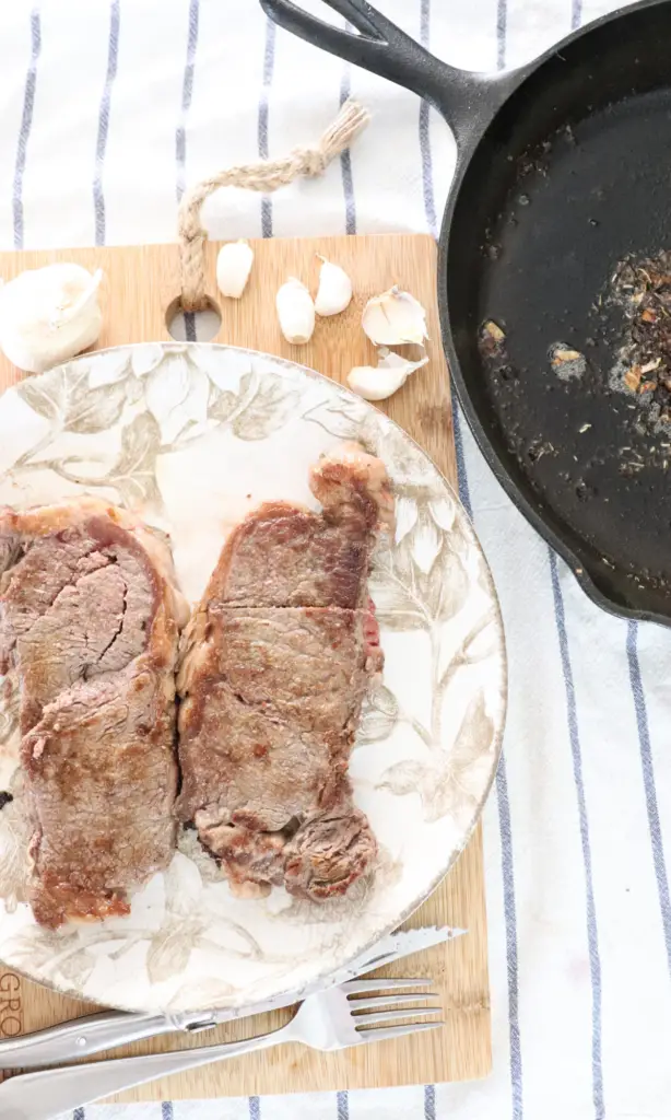 how to make cast iron steak crispy steak on a cast iron without a BBQ healthy dinner ideas recipes tutorials family friendly yummy beef medium rare perfectly cooked

#howtomakesteakonthecastiron #skillet #healthy #dinner #recipe #organic #homemade #quick #easy #mealplanning #familyfriendly 
