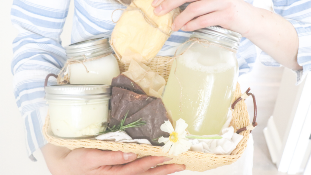 Homemaker's all-natural homemade gift basket. Ideas for Mother's Day