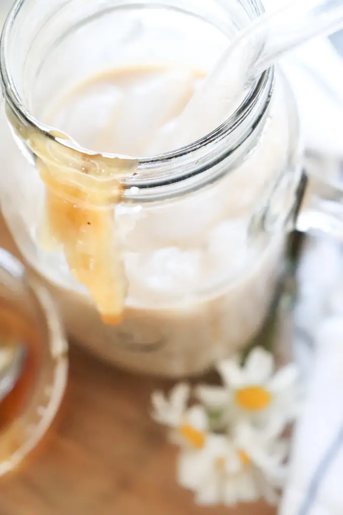 how to make a homemade iced vanilla latte