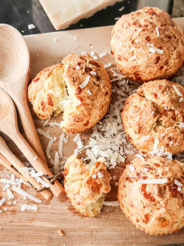 Cheesy Sourdough Biscuits