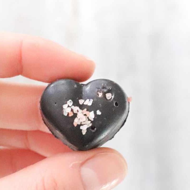 how-to-make-homemade-chocolate-recipe-chocolate-hearts-naturally-sweetened-valentines-day-recipe-easy-DIY-chocolate-bars