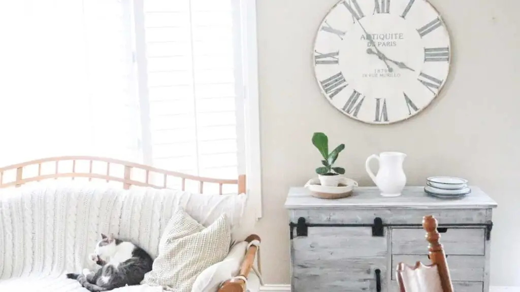 Keeping things simple yet pretty in this minimalist farmhouse home tour