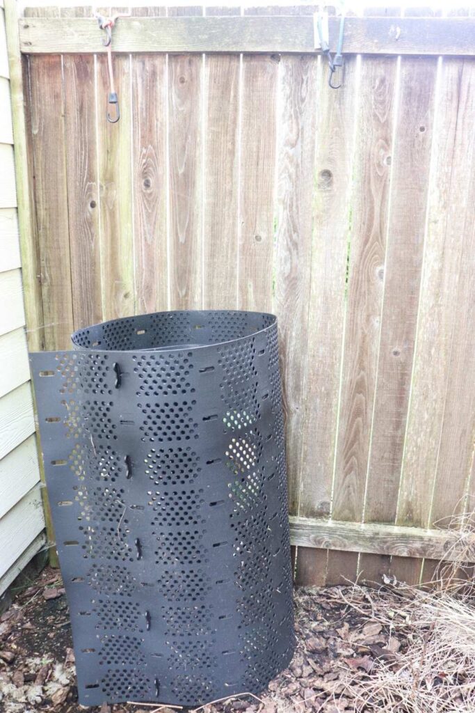 Backyard compost bin