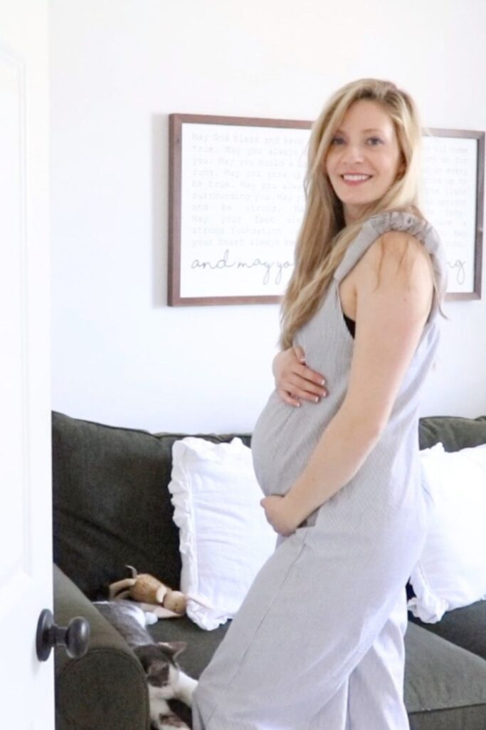 How to Make a Maternity Capsule Wardrobe - The Duvall Homestead