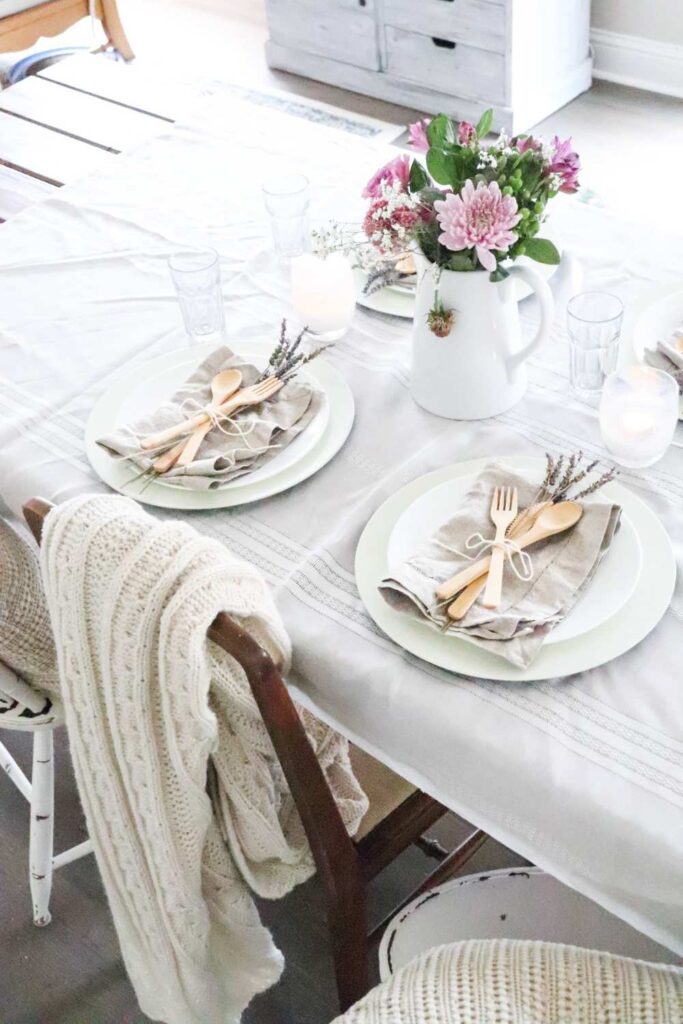 How to style a farmhous table for summertime 