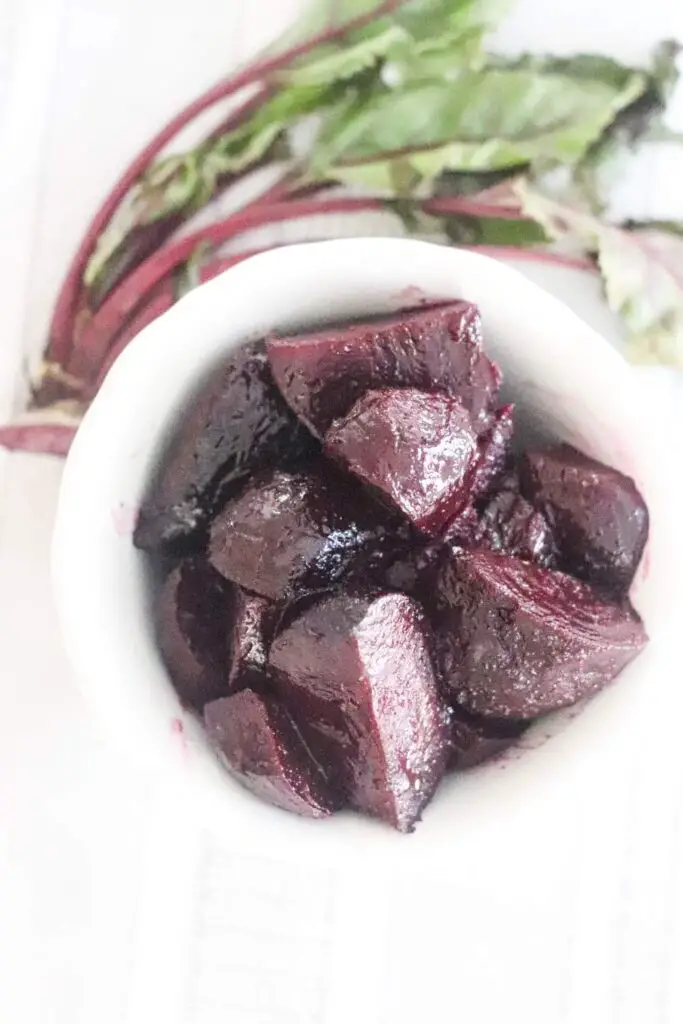 Roasted beets are full of antioxidants, vitamins and minerals, making them a delicious and healthy snack. Today I'm sharing how to roast beets in the oven and an easy dressing to go on top for a delicious summer snack. 

#roastedbeets #howtomakebeets #beets #beet #veggie #healthysnack #pregnancy #healthypregnancysnack #vitamins #nutrients #snackrecipes #healthysnackideas #recipes #howtoroastbeets #easybeetrecipe #howtocookbeetsintheoven 