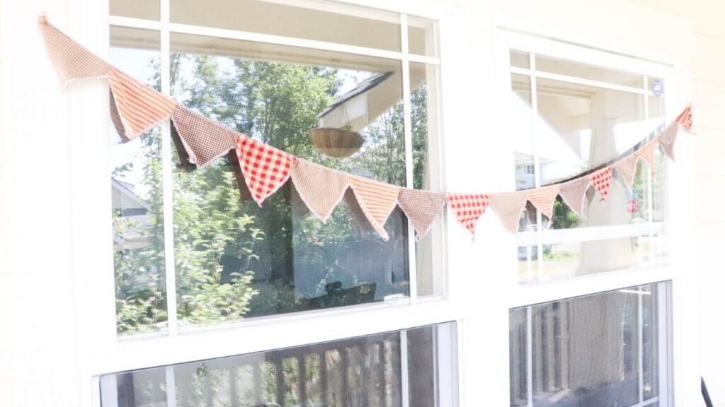 Join me for a summer farmhouse home tour where I show you DIY summer decorating ideas and a taste of farmhouse life here from the Duvall Homestead. 

#summer #farmhouse #hometour #homedecor #decor #decorating #homestyle #summerdecor #diy #decroatingideas