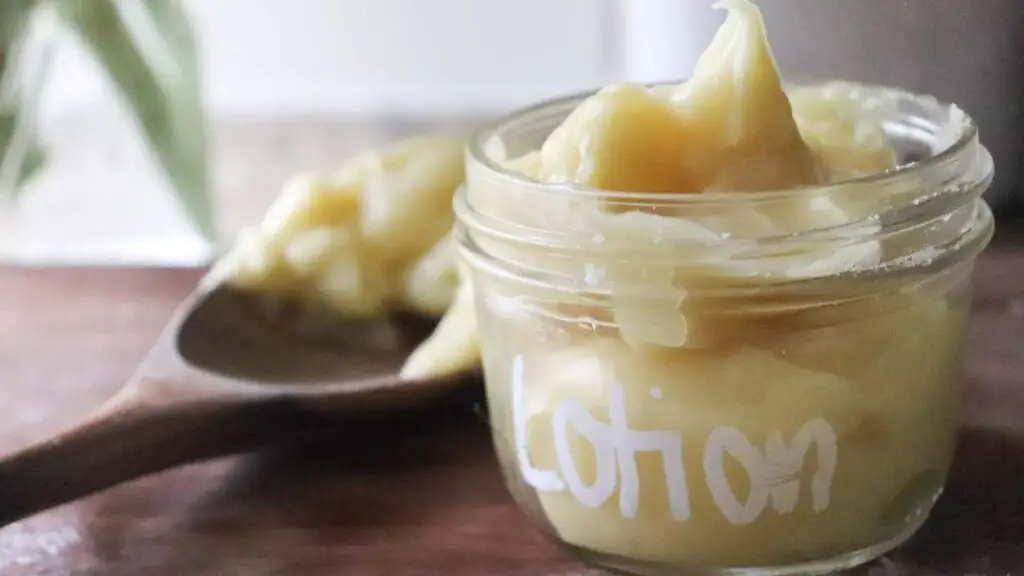 Easy two-ingredient DIY stretch mark cream. Homemade lotion for your face & body