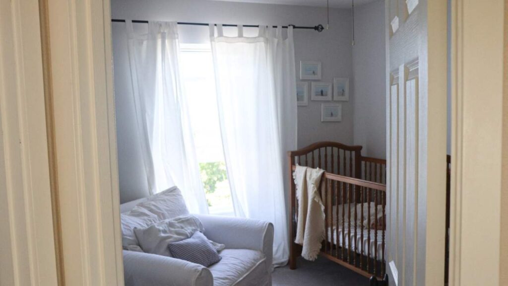 Minimalist Baby Nursery tour + tips for creating a minimalist nursery! 

#farmhouse #nursery #girlsnursery #farmhousenursery #minimalist #minimal #minimalism #nurseryideas #nurserydecor #homestead #baby #girl 