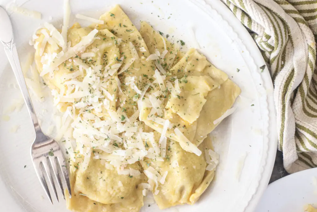 This simple recipe for homemade ravioli without a pasta maker uses einkorn flour and savory butternut squash filling. Perfect for a cool fall evening to enjoy the flavors of fall with the health benefits of einkorn flour. 

#fallrecipes #homemaderavioli #butternutsquash #einkornravioli #einkorn #pasta #nopastamaker #withoutamold