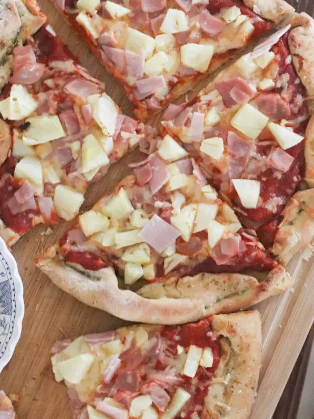 3-einkorn-sourdough-pizza-crust-cast-iron-skillet-pizza-how-to-make-pizza-curst-with-sourdough-starer-skille-einkorn-flour-healthy-dinner-ideas-hawaiian-pizza.jpg