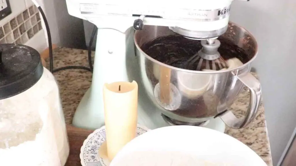 using a stand up mixer to make chocolate cupcakes