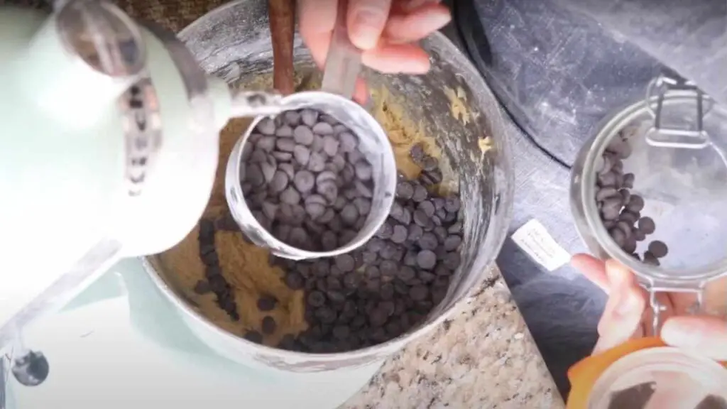 folding in chocolate chips into cookie batter