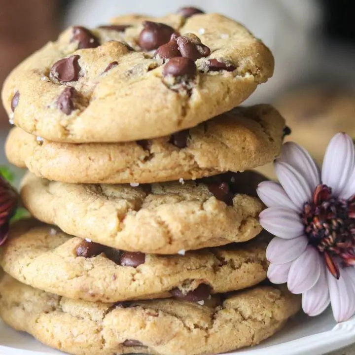 einkorn brown butter chocolate chip cookies with flowers