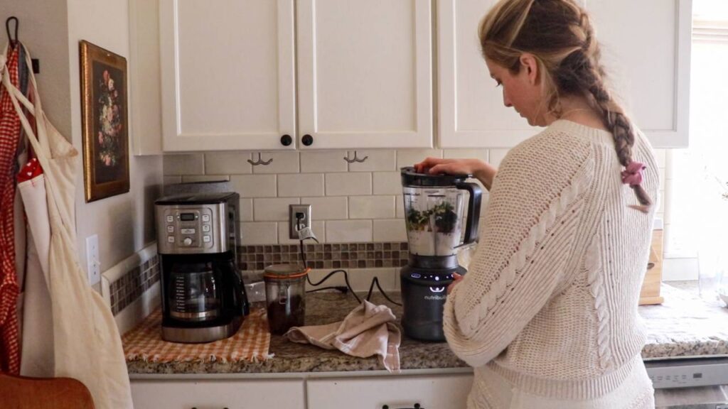Making a collagen smoothie in a blender.