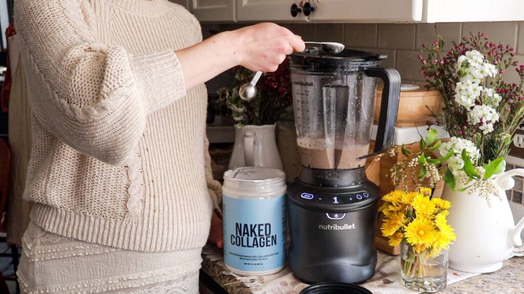 Blending a collagen smoothie.