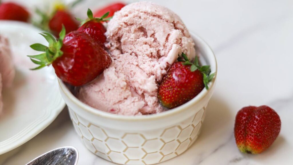Homemade strawberry ice cream with fresh strawberries