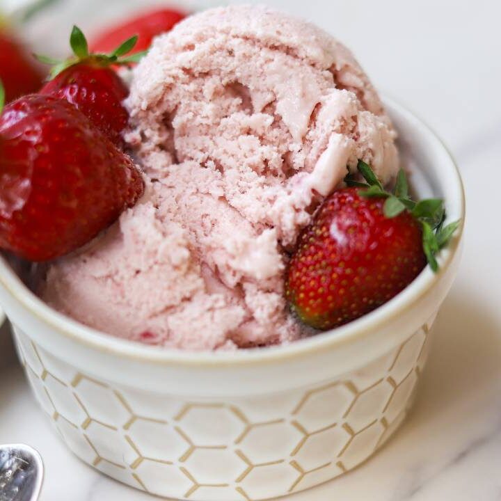 Homemade strawberry ice cream with fresh strawberries