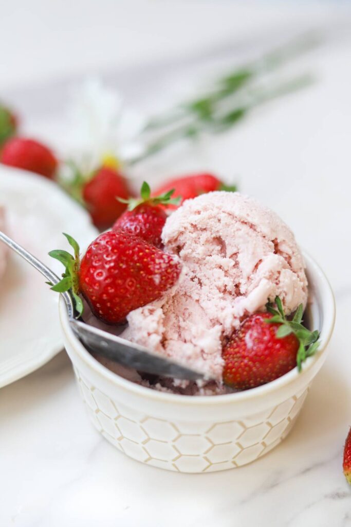 Homemade strawberry ice cream with fresh strawberries