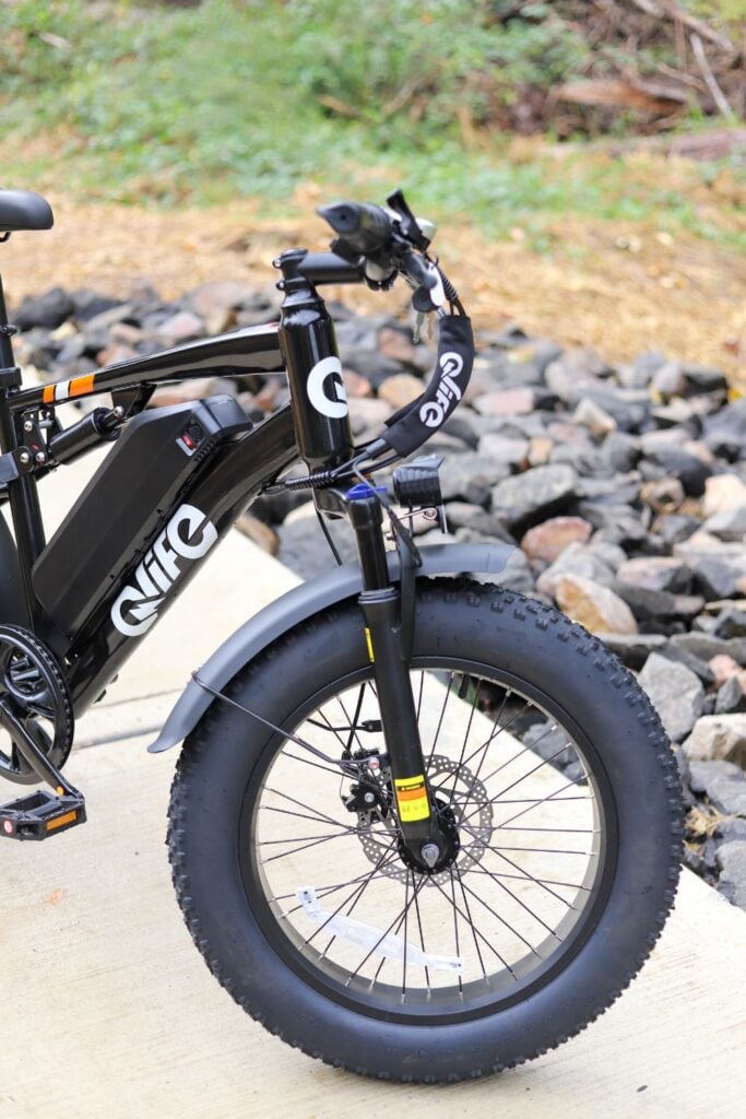 Qlife Racer fat tire electric bike with front suspension and battery